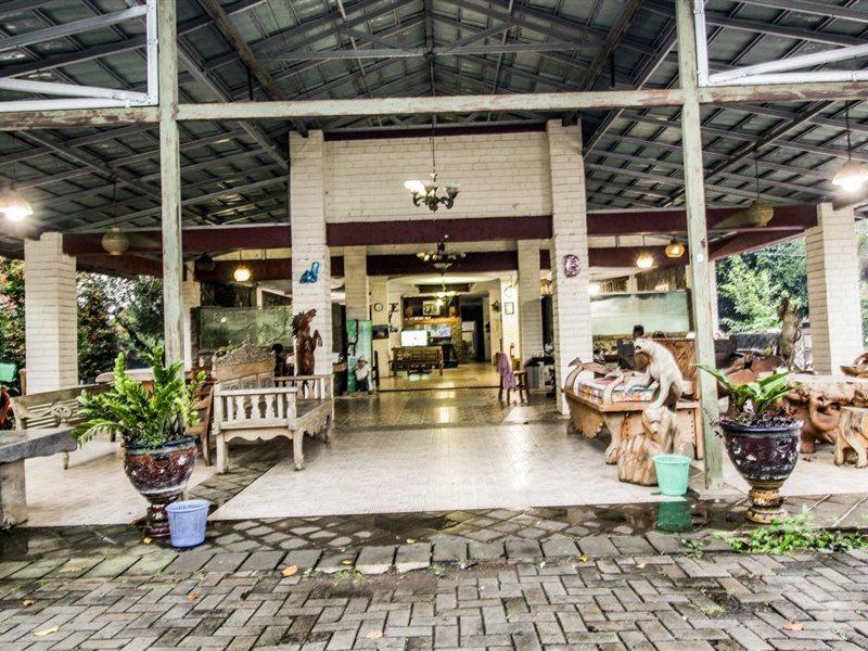 OYO 2278 Cikidang Hunting Resort Sukabumi Bagian luar foto