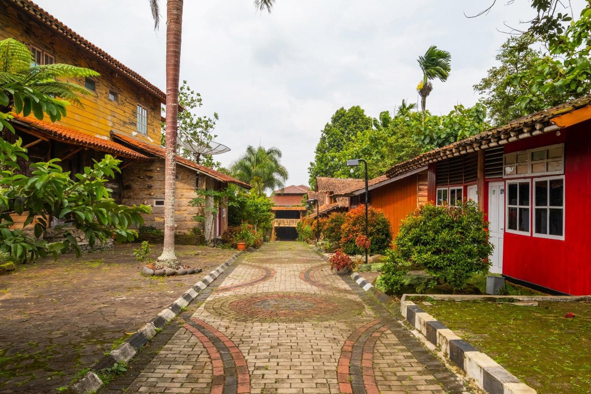 OYO 2278 Cikidang Hunting Resort Sukabumi Bagian luar foto